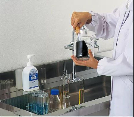 實驗室洗瓶機和人工，到底誰劃算？